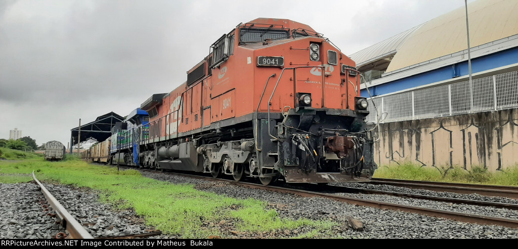 Locomotiva C44-9WM 9041 Lider do L41